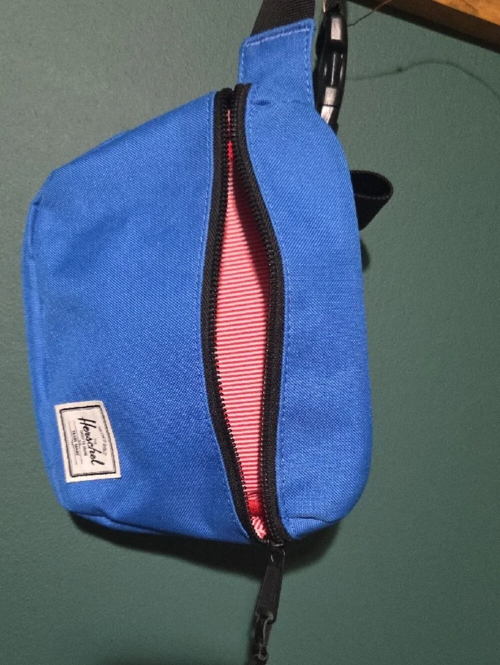 Herschel Supply Co. compact convenient